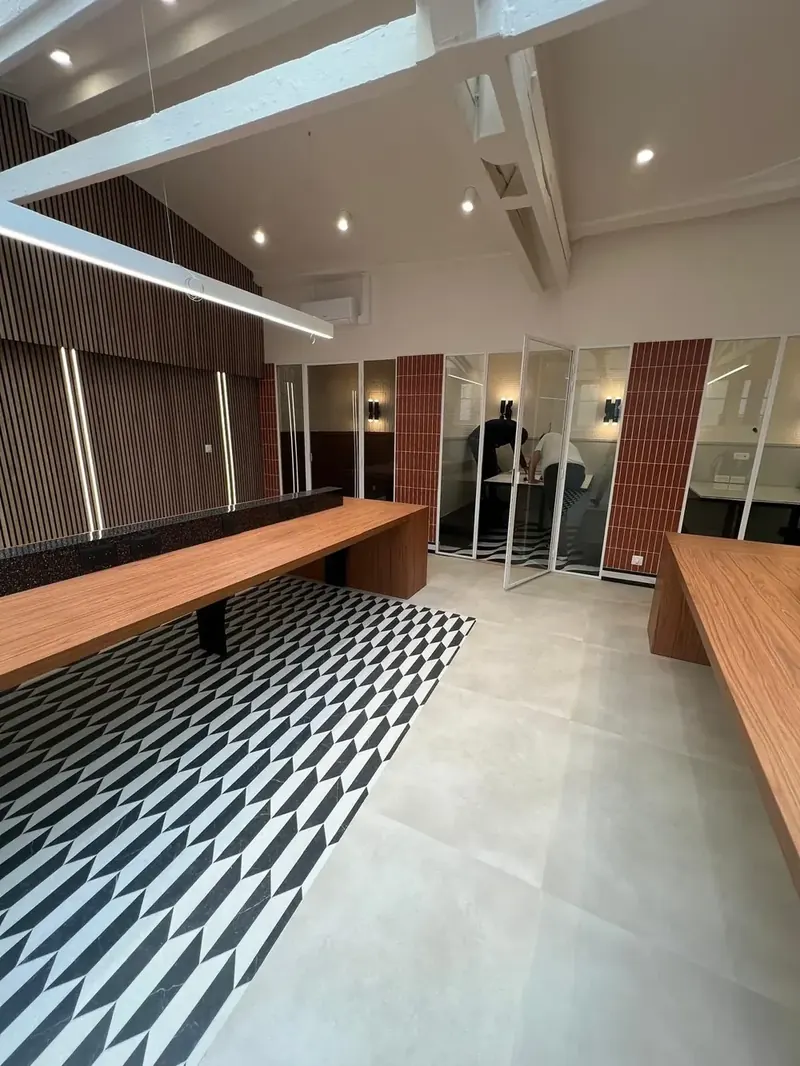 Vue ensemble coliving Paris — coworking, cloisons vitrées