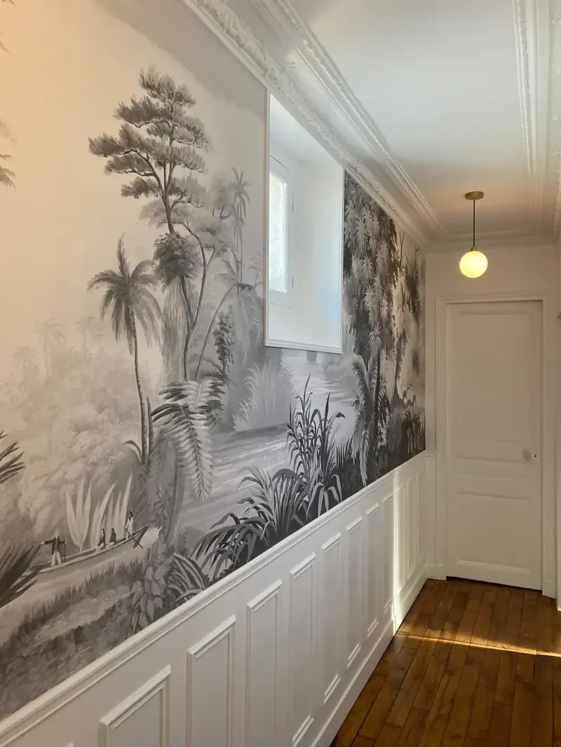 Peinture appartement Paris — fresque panoramique, boiseries, couloir haussmannien