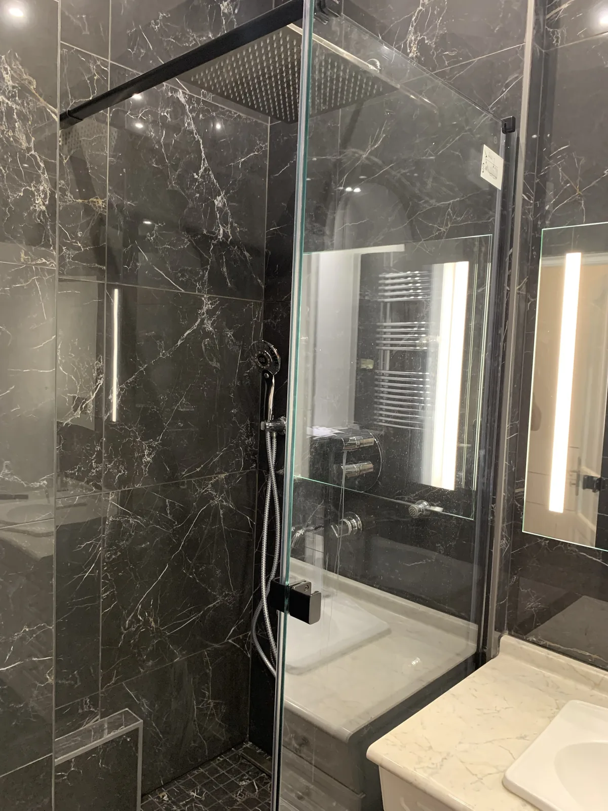 Salle de bain rénovée à La Muette, Paris 16e