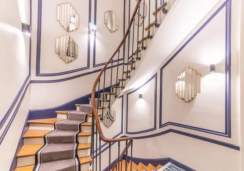 Studio rénové Paris — verrière, cuisine, chambre